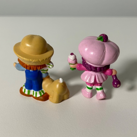 Vintage 80s Strawberry Shortcake Figurines Vinyl Set of 4 (zz28) - Picture 3 of 6